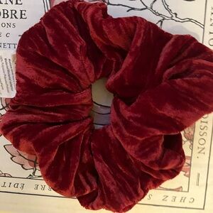 SÉZANE Red Velvet Scrunchie